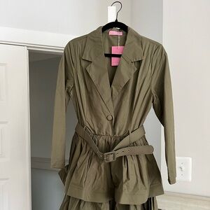 Cute flirty dress just in time for the summer! Army green in color size small.
